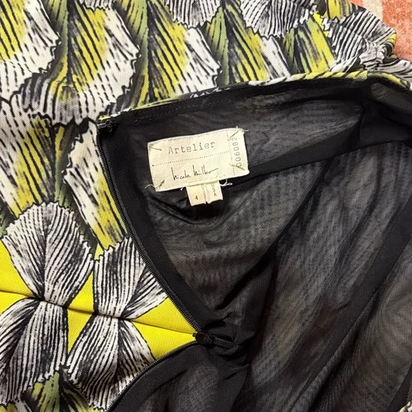 Nicole Miller Yellow and Black Patterned Pencil Skirt. Has stretch - Picture 3 of 5